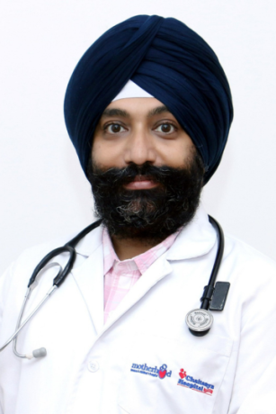 dr-pawan-deep-singh-consultant-of-paediatrics-neonatology-motherhood-chaitanya-hospital-big-0